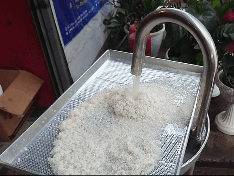 Cách vo gạo nấu cơm bằng nồi và tủ công nghiệp đúng cách